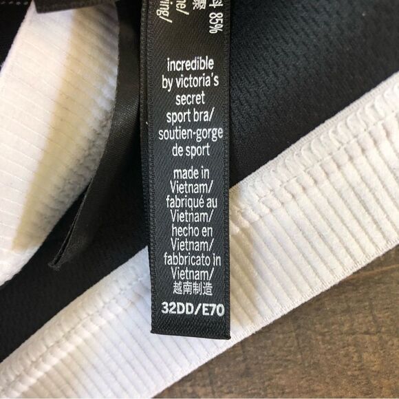 Incredible by Victoria’s Secret Sports Bra - Picture 3 of 3